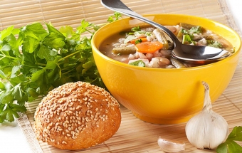 Итальянский суп с перловкой и фасолью