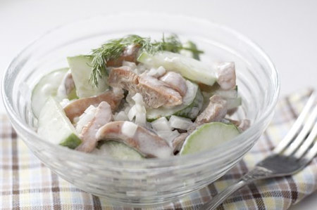 Салат с солеными грибами (рыжиками, груздями) фото рецепты салатов